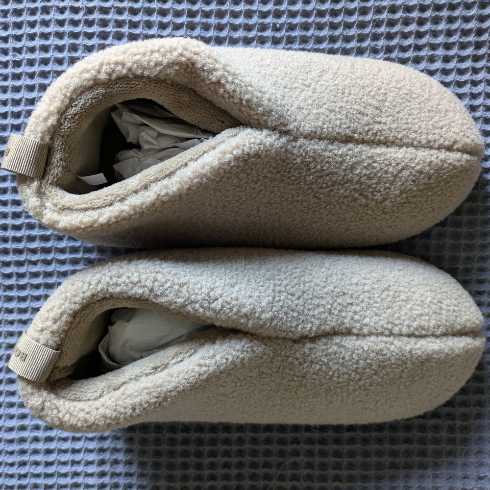 Bombas size 10 Cozy Cream Sherpa Slippers